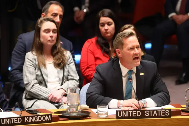 Amerika Birleşik Devletleri'nin Birleşmiş Milletler Büyükelçisi Mike Waltz, dün BM Genel Merkezi'nde İran'daki durumla ilgili düzenlenen BM Güvenlik Konseyi toplantısında konuşuyor (AFP).