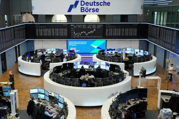 رسم بياني لمخطط مؤشر الأسهم الألماني داكس في بورصة فرانكفورت (رويترز)