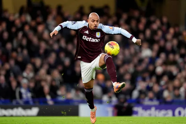 المهاجم الهولندي دونيل مالين من فيلا إلى روما (د.ب.أ)