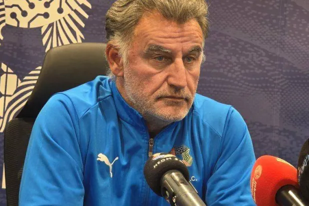 الفرنسي كريستوف غالتييه مدرب فريق نيوم (الشرق الأوسط)