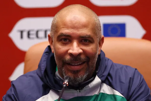 المدرب المالي للمنتخب النيجيري لكرة القدم إريك شيل (رويترز)