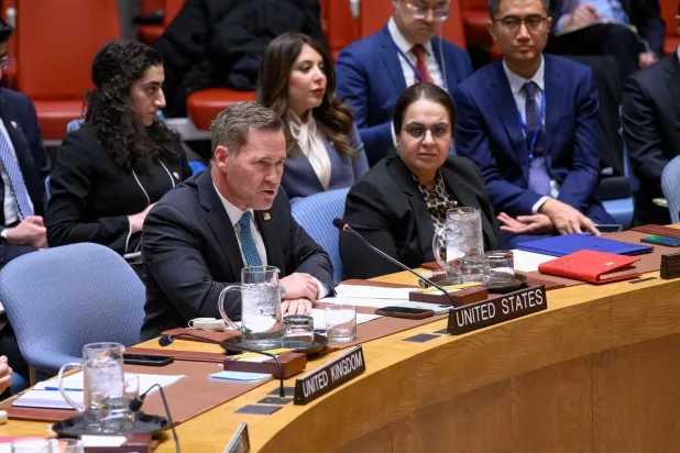 المندوب الأميركي لدى الأمم المتحدة مايك والتز متحدثاً في جلسة مجلس الأمن حول الاحتجاجات بإيران (صور الأمم المتحدة)