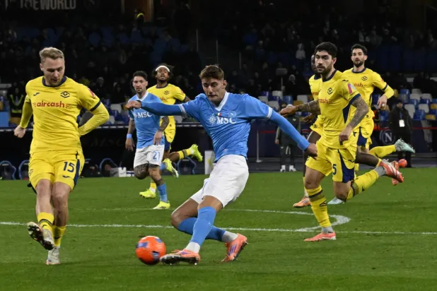 لورنزو لوكا مهاجم «نابولي» (إ.ب.أ)