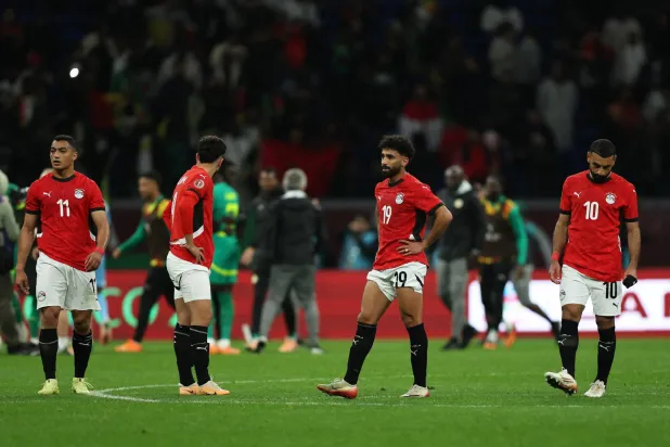 منتخب مصر وأحزان الهزيمة أمام السنغال في قبل النهائي (رويترز)