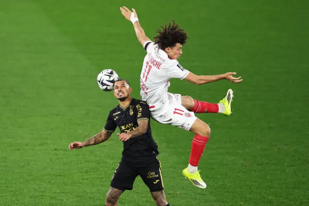 من المباراة التي جمعت موناكو ولوريان (أ.ف.ب)