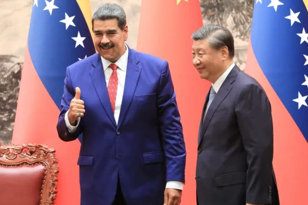 صولرة ارشيفية للقاء بين مادورو والرئيس الصيني شي جينبينغ (رويترز)
