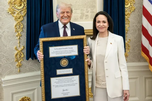 Trump, perşembe günü kendisine Nobel Barış Ödülü'nü takdim eden Venezuelalı muhalefet lideri Maria Machado ile görüştü (EPA)