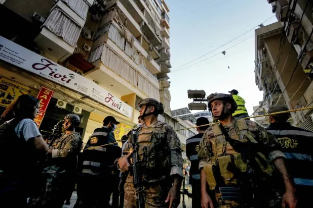 Lebanese soldiers patrol a suburb of Beirut (dpa)