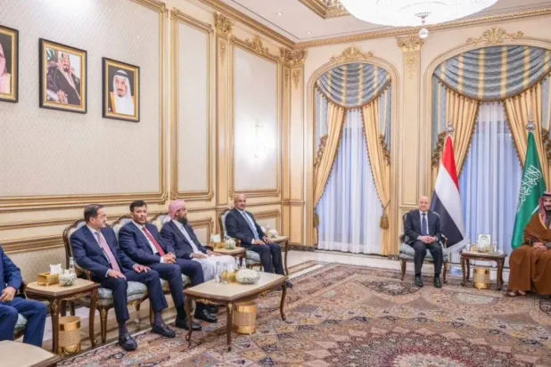 Members of Yemen’s Presidential Leadership Council meet with the Saudi Defense Minister. Saba