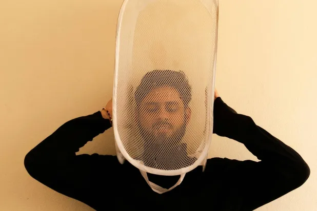 ما العلاقة بين الوراثة والعوامل البيئية في النرجسية؟ (بكسلز)