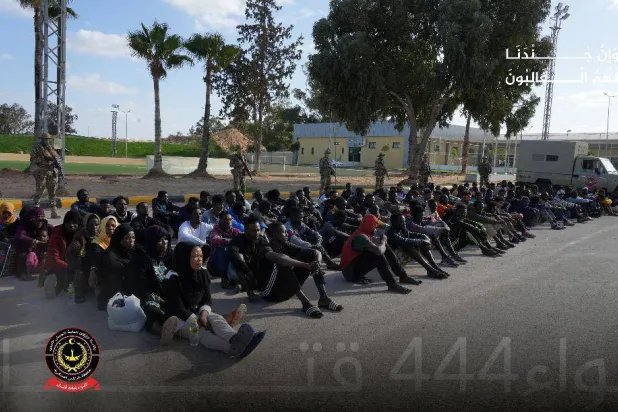 مهاجرون سريون بأحد مراكز احتجاز اللاجئين في طرابلس (جهاز الأمن)