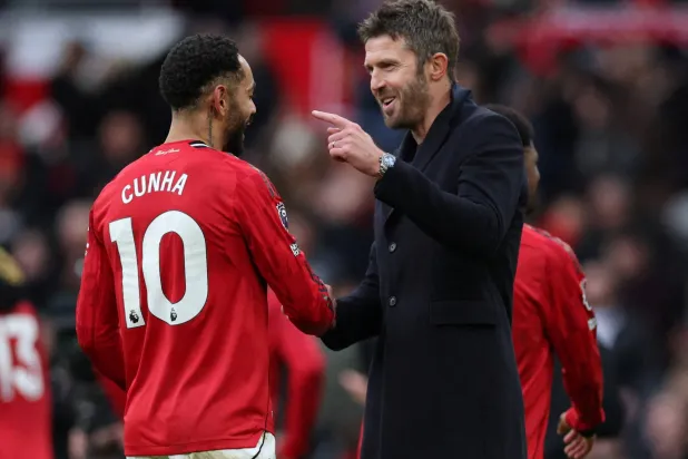 Soccer Football - Premier League - Manchester United v Manchester City - Old Trafford, Manchester, Britain - January 17, 2026 Manchester United interim manager Michael Carrick and Matheus Cunha celebrate after the match REUTERS/Phil Noble 