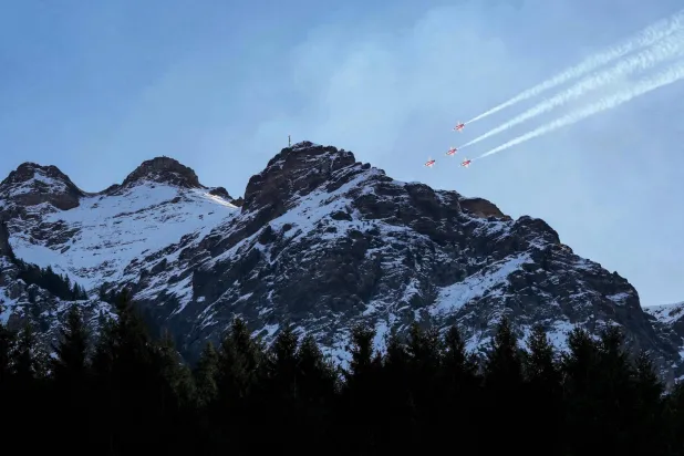 Swiss Air Force's aerobatic team "The Patrouille Suisse" perform prior to the FIS alpine skiing Men's World Cup Super G event in Wengen, Swiss Alps, on January 19, 2026. (Photo by Dimitar DILKOFF / AFP)