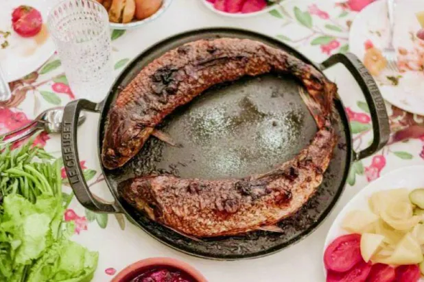سمك على الطريقة الأذربيجانية (أفضل 50 مطعماً)