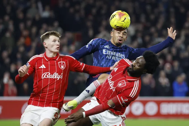 من المواجهة التي جمعت نوتنغهام وآرسنال (رويترز)