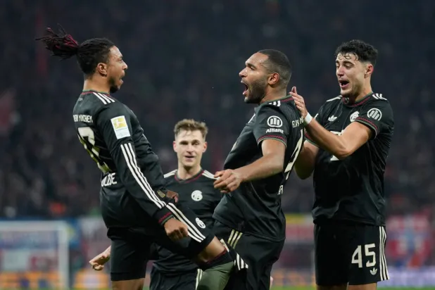 فرحة لاعبي البايرن بأحد أهدافهم في شباك لايبزغ (أ.ب)