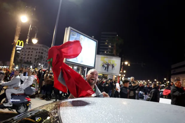 مغاربة يحتفلون بأحد انتصارات منتخب بلادهم في كأس أفريقيا (رويترز)