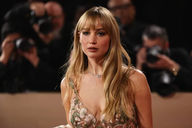 الممثلة الأميركية جينيفر لورانس (رويترز)