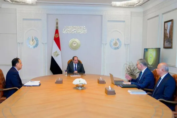 Sisi during his meeting with the prime minister and the minister of petroleum on Saturday. (Egyptian Presidency) 