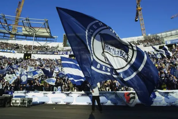 مشجعو هيرتا برلين اشتبكوا مع الشرطة الألمانية (نادي هيرتا برلين)