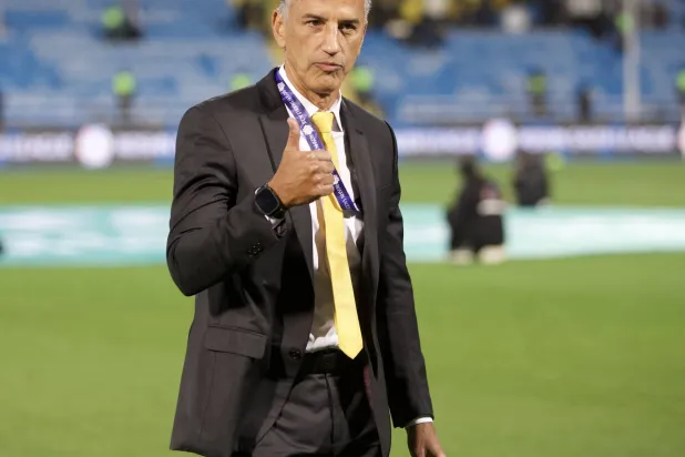 البرازيلي بريكليس شاموسكا المدير الفني لفريق التعاون (تصوير: نايف العتيبي) 