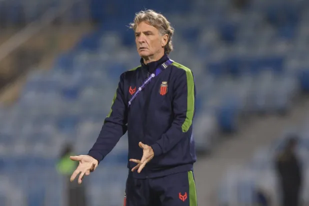 الأوروغوياني دانيال كارينيو المدير الفني للرياض (تصوير: نايف العتيبي) 