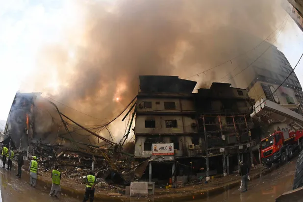 ارتفاع وفيات الحريق بمركز تجاري في باكستان إلى 11 شخصاً