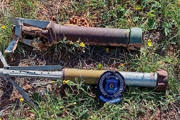 قاذفتان عثر عليهما جهاز المباحث الجنائية في طرابلس قبل انفجارهما (المكتب الإعلامي للجهاز)