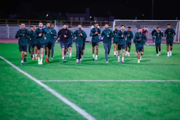 لاعبو الخليج خلال تدريباتهم الأخيرة للأهلي (نادي الخليج)