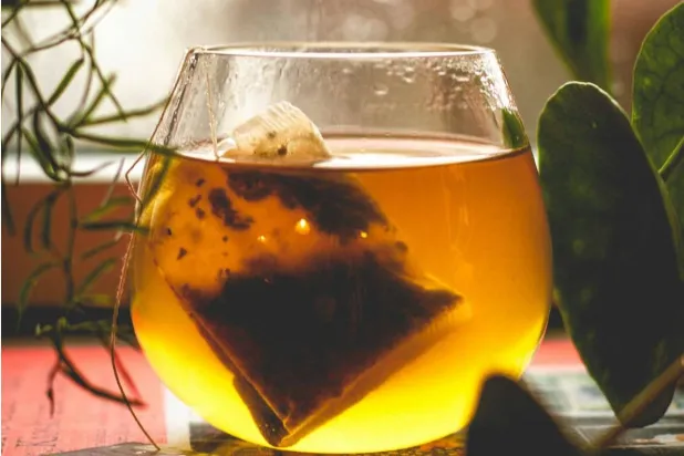 كشفت دراسات حديثة عن إمكانية إطلاق أكياس الشاي جزيئات من اللدائن الدقيقة (بكسلز)