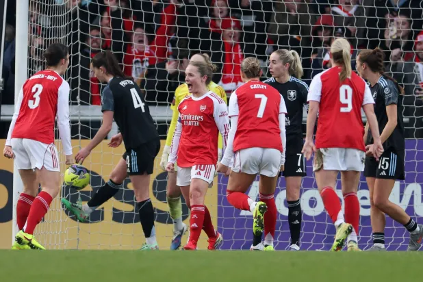 آرسنال تصدر القائمة بـ25.6 مليون يورو (رويترز)