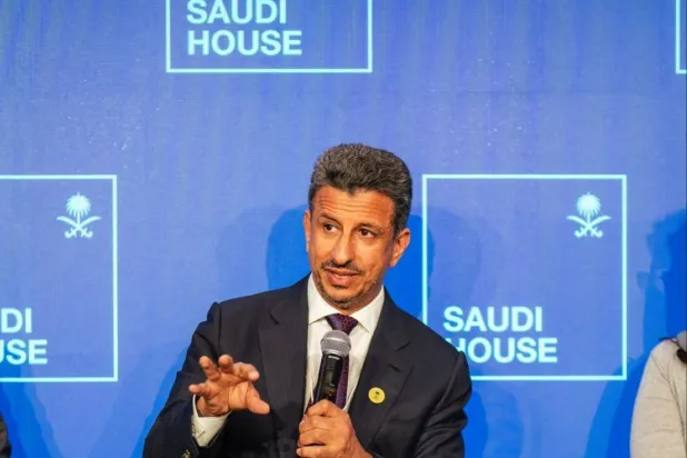 وزير السياحة خلال مشاركته في المنتدى الاقتصادي العالمي في دافوس السويسرية (الشرق الأوسط)