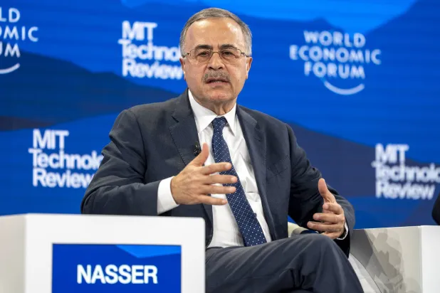 النصار خلال مشاركته في جلسة ضمن جلسات المنتدى الاقتصادي العالمي في دافوس (دافوس)