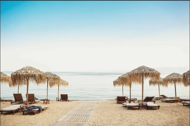 جانب من شواطئ الساحل الشمالي في مصر (الهيئة المصرية لتنشيط السياحة)