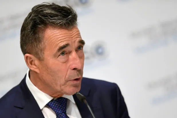 آندرس فو راسموسن رئيس وزراء الدنمارك الأسبق والأمين العام الأسبق لحلف «الناتو» يتحدث خلال مؤتمر ميونيخ الأمني ​​السنوي في ميونيخ بألمانيا في 16 فبراير 2019 (رويترز)