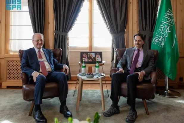 Saudi Minister of Foreign Affairs Prince Faisal bin Farhan bin Abdullah and his Palestinian counterpart Dr. Mohammad Mustafa meet in Davos on Tuesday. (SPA)