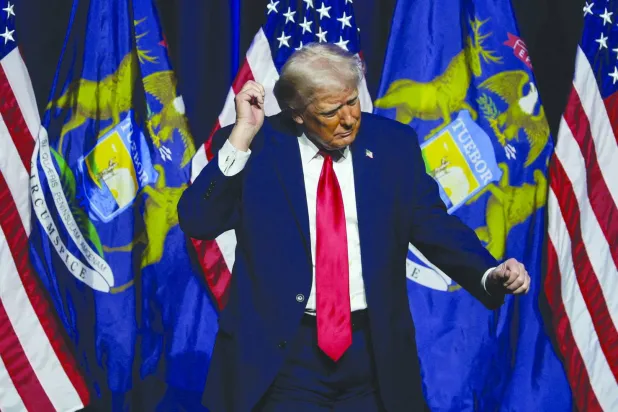 استطلاعات الرأي تظهر تراجع شعبية ترمب بعد عام من ولايته الثانية