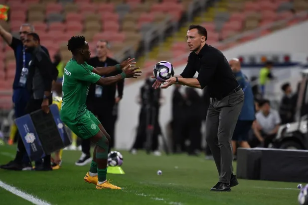 يايسله عبر عن إعجابه بما يقدمه توني (تصوير: علي خمج)