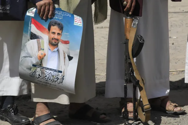 الحوثيون أقروا بمقتل رئيس أركانهم محمد الغماري ويتكتمون على مصير قادة آخرين (إ.ب.أ)