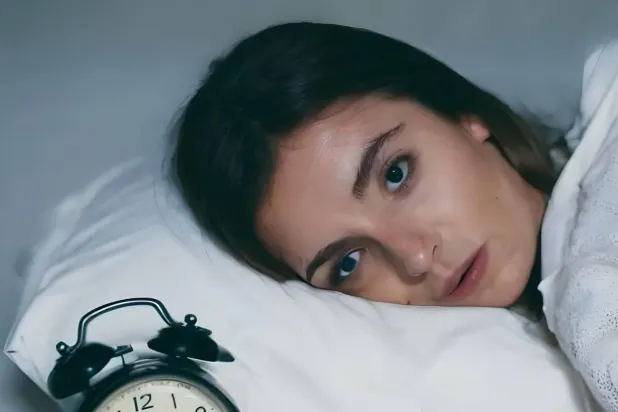 الحفاظ على نوم كافٍ ومنتظم لا يسهم فقط في تحسين الصحة العامة بل قد يكون عنصراً داعماً في الوقاية من التهابات المسالك البولية والتعافي منها (بيكسلز)