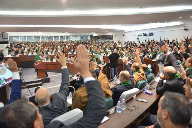 النواب الجزائريون يصوتون على مشروع قانون «تجريم الاستعمار» يوم 24 ديسمبر 2025 (البرلمان)