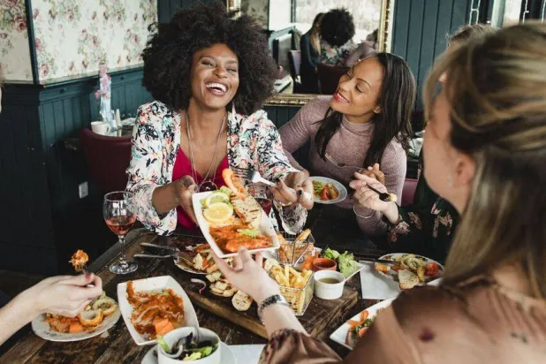 دعوة منزلية (أ.ف.ب)