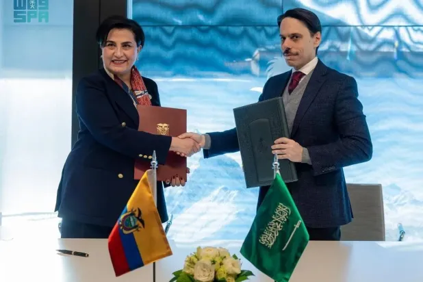 Saudi Minister of Foreign Affairs Prince Faisal bin Farhan bin Abdullah and his Ecuadorian counterpart Gabriela Sommerfeld meet in Davos on Wednesday. (SPA) 