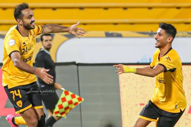 «كهربا» يحتفل بأحد أهدافه مع القادسية الكويتي (موقع النادي)