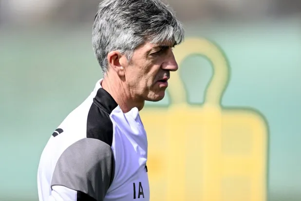 ألغواسيل مدرب الشباب (موقع النادي)