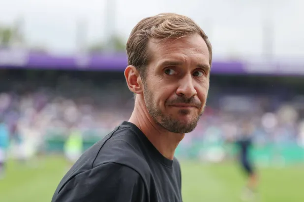  جوليان شوستر (الشرق الأوسط)