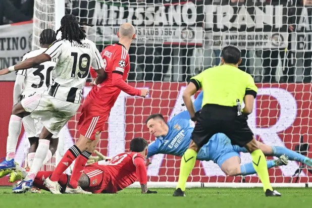 تورام لدى تسجيله الهدف في شباك بنفيكا (إ.ب.أ)