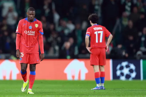 تعرض سان جيرمان لخسارة مفاجئة أمام سبورتينغ البرتغالي 1-2 (أ.ف.ب)