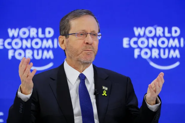 الرئيس الإسرائيلي إسحاق هرتسوغ خلال مشاركة في منتدى دافوس اليوم (رويترز)