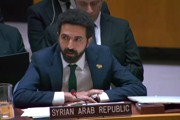 مندوب سوريا لدى الأمم المتحدة إبراهيم علبي خلال حضوره جلسة لمجلس الأمن الدولي (لقطة من فيديو)